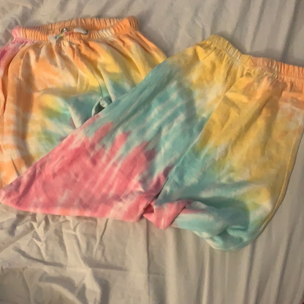 Tie dye sweat pants L in kids so probably a 0-00 in women never worn